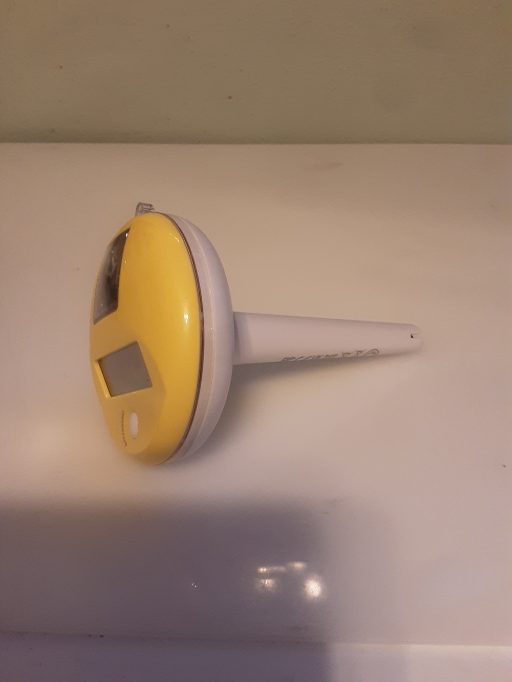 Yellow Digital Solar Pool Thermometer (40)